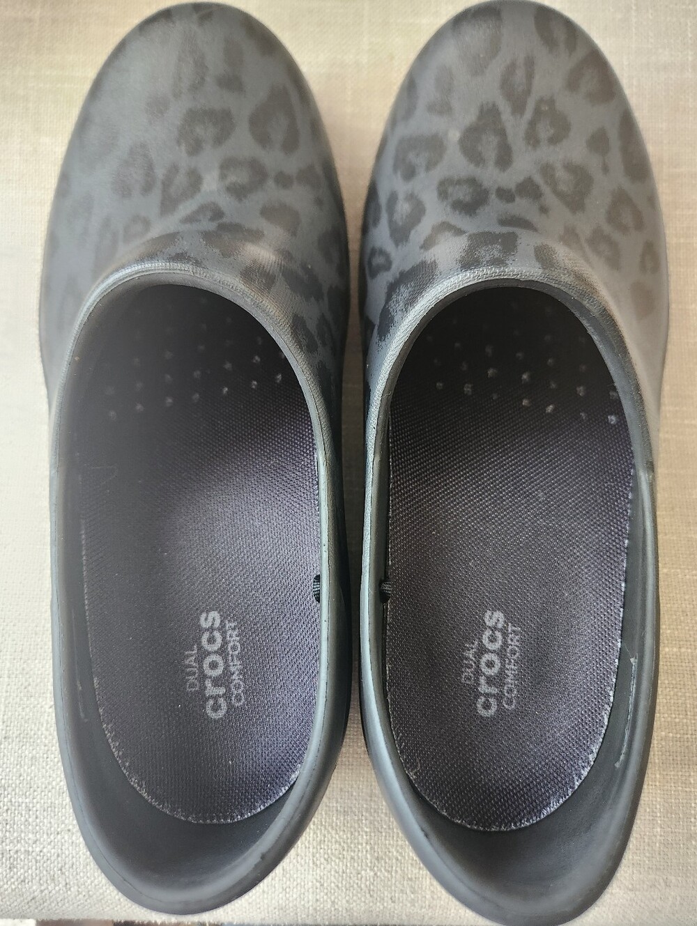 CROCS Women's Slip In Clogs Charcoal Leopard-Print Black And Gray Dual Comfort - Picture 4 of 8